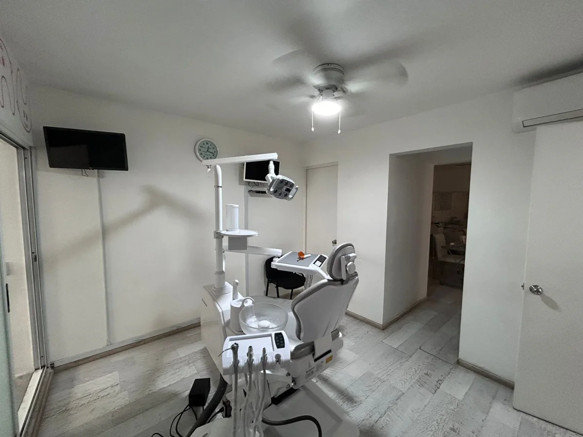 Consultorio con unidad dental instalada